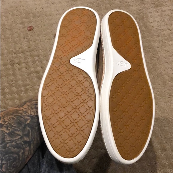 UGG slip on - Picture 3 of 4